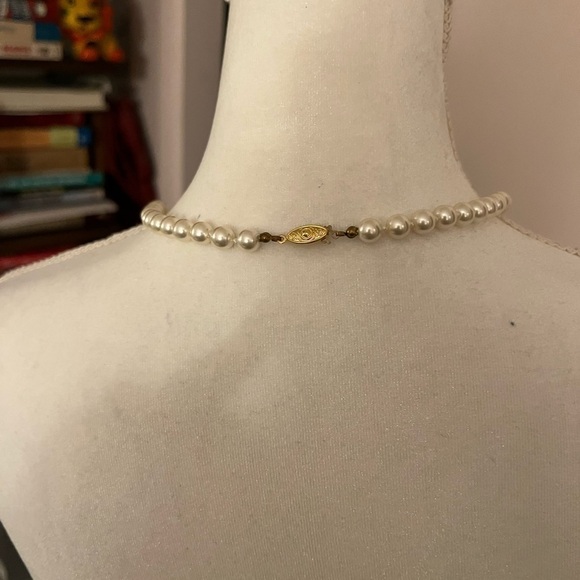 Pearls (faux), 24”, individually knotted - Picture 7 of 11